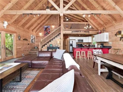 Holiday Cabin-fire Pit-hot Tub-48 Acres-asheville in Marshall, USA