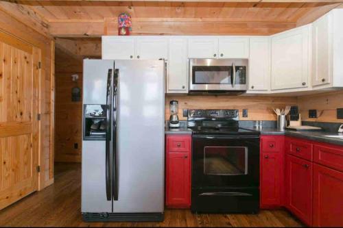 Holiday Cabin-fire Pit-hot Tub-48 Acres-asheville in Marshall, USA