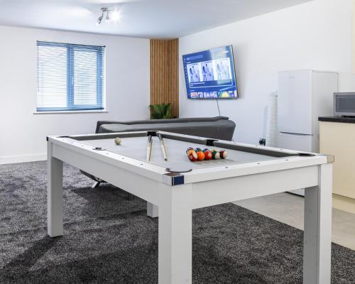 Spacious Ground Floor Apt near Old Trafford Stadium