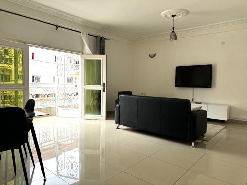 ห้องส่วนกลางสำหรับนั่งเล่น/ดูทีวี, Appartements modernes, Wifi, TV - Yaoundé, Omnisports (Appartements modernes, Wifi, TV - Yaounde, Omnisports) in ยาอุนเด