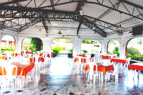 Restaurant, Club Bella Suiza - Carlos Ossa Escobar in Marsella