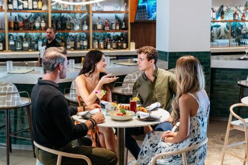 ห้องอาหาร, Tideline Palm Beach Ocean Resort and Spa in ปาล์มบีช (FL)