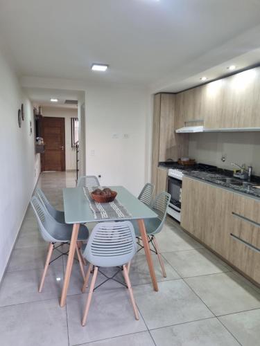 주방, Depto triplex frente el lago in 비야 카를로스 파스