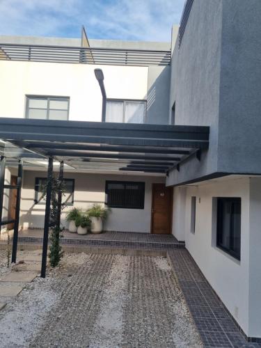 Depto triplex frente el lago - image 2
