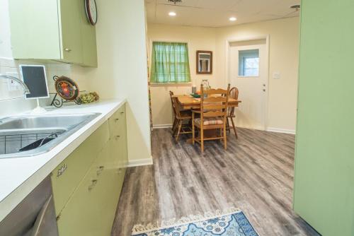 Broad Street Suites 1,2 & 3 - Sleeps 20 - Parking for 7 Vehicles - Downtown in Lake Geneva, USA