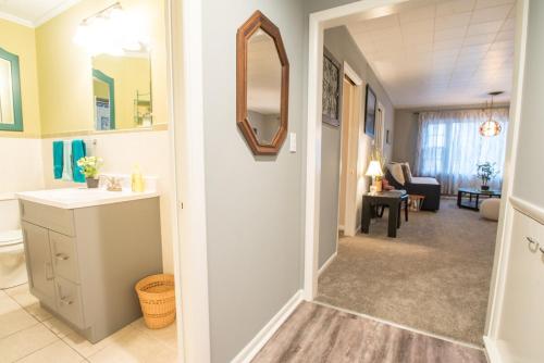 Broad Street Suites 1,2 & 3 - Sleeps 20 - Parking for 7 Vehicles - Downtown in Lake Geneva, USA