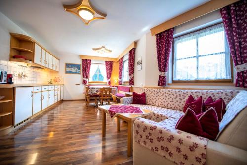 2 bedrooms, 3 beds