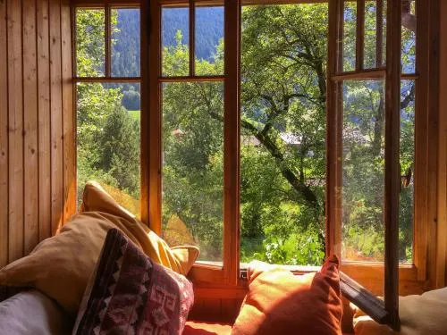 Nouveau à Rougemont - Gstaad Appartement dans Chalet 1830 in Rougemont, Schweiz