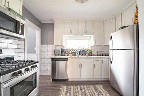 Quick Trip Getaway - Fun Southwestern Vibe - Walkable to Downtown Lake Geneva - Parking in Lake Geneva, USA