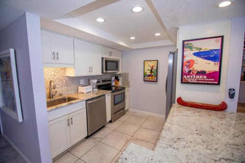 One-Bedroom Apartment with Ocean View image 5