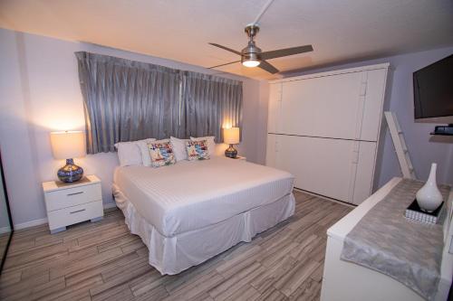 One-Bedroom Apartment with Ocean View image 2