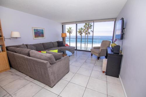 One-Bedroom Apartment with Ocean View image 8
