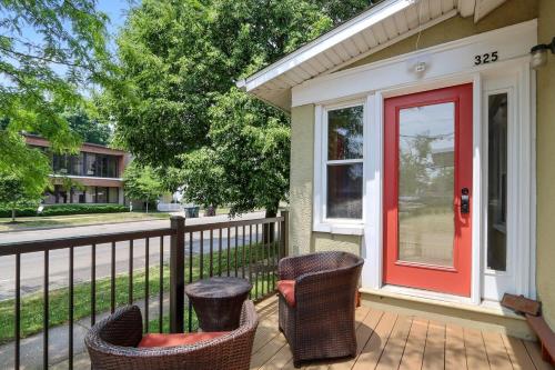 Newly Renovated - Private Home in the Heart of Downtown Lake Geneva - Dog Friendly - Secluded Back Deck in Lake Geneva, USA