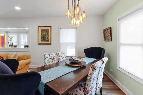 Newly Renovated - Private Home in the Heart of Downtown Lake Geneva - Dog Friendly - Secluded Back Deck in Lake Geneva, USA