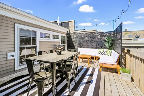 Rooftop On Main - Private Rooftop - Downtown Lake Geneva - Renovated Midcentury Modern - Parking for 2 in Lake Geneva, USA