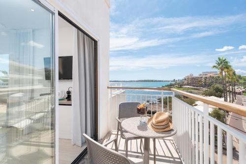 room detail thumbnail 1