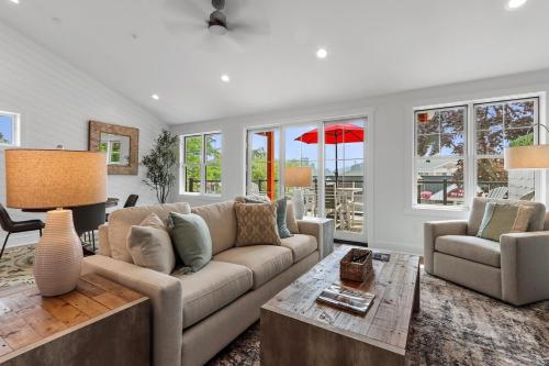 The Brick and Mortar Collection - Upscale Group Getaway - Walk-Out Balcony in Each Loft - Downtown in Lake Geneva, USA