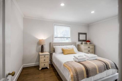 Charming Spacious Home - 10 mins to Downtown! in Nashville, USA