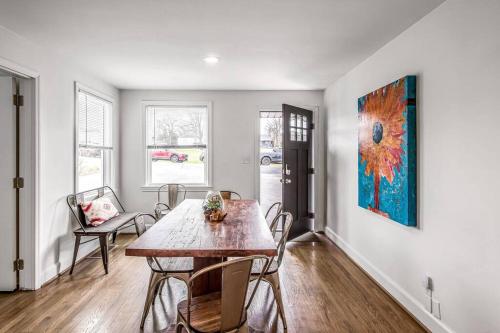 Charming Spacious Home - 10 mins to Downtown! in Nashville, USA