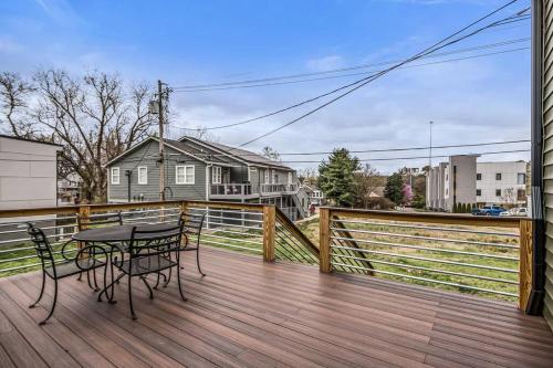 Charming Spacious Home - 10 mins to Downtown! in Nashville, USA
