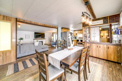 Seven Bays Vacation Rental on Lake Roosevelt! in Davenport (WA)