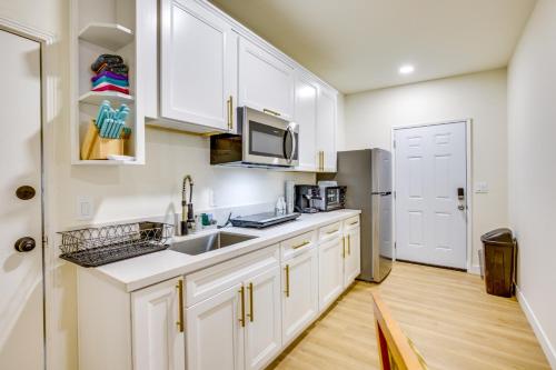 Near Beaches San Diego Apt with Shared Backyard! in San Diego, USA