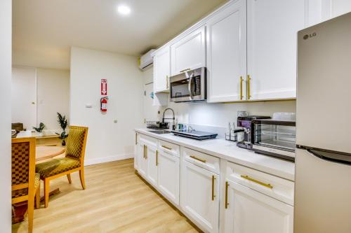 Near Beaches San Diego Apt with Shared Backyard! in San Diego, USA
