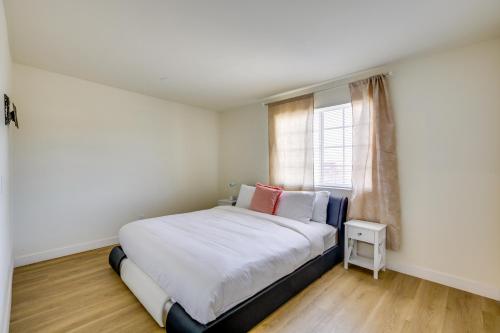 Near Beaches San Diego Apt with Shared Backyard! in San Diego, USA