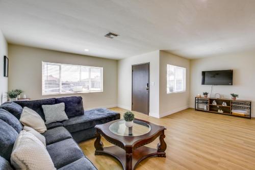 San Diego Apt 10 Mi to Beach Shared Backyard! in San Diego, USA