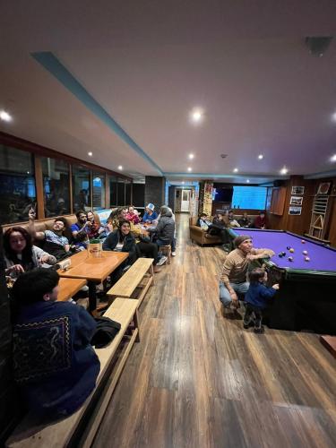 Lounge/area TV in comune, Magar Hostel Bar in Cusco