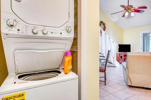Panama City Beach Condo with Patio and Pool Access! - image 7