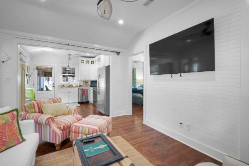 Lowcountry Charm with Private Dock Overlooking Beaufort River - image 4