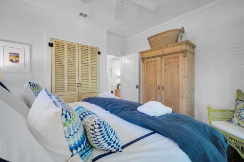 Lowcountry Charm with Private Dock Overlooking Beaufort River - image 5