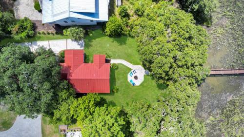 Lowcountry Charm with Private Dock Overlooking Beaufort River - image 2