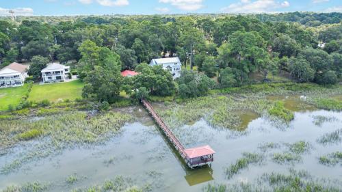 Lowcountry Charm with Private Dock Overlooking Beaufort River - image 12