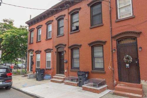 Sojourns Coveted Cultural Family Home Destination Sleeps 6 in Newark, USA