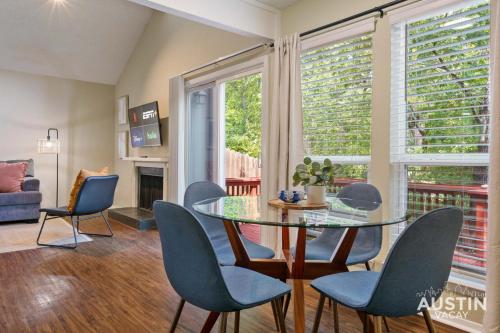 Spacious ATX Apt with Private Deck and All Essentials Spacious ATX Apt with Private Deck and All Essentials