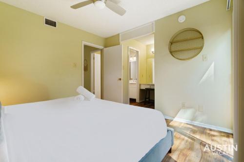 Spacious ATX Apt with Private Deck and All Essentials Spacious ATX Apt with Private Deck and All Essentials