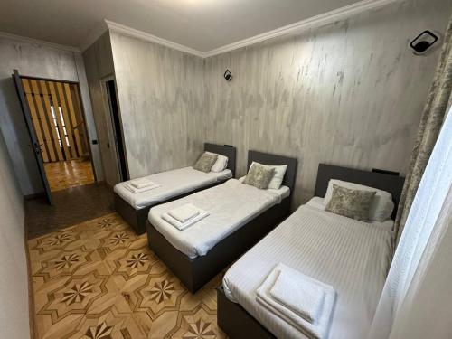 Madoyans Rest House in Antarut