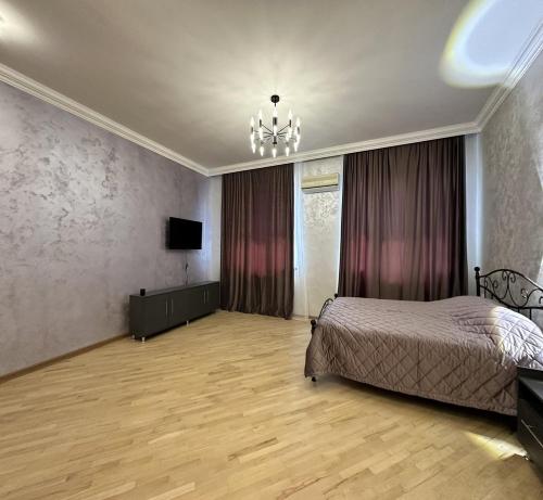 1 double bed, 1 twin bed