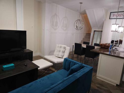 Chic Modern 2BR Yaletown Townhouse - Ultimate Comfort Convenience for a Prime Stays in Vancouver, Canada