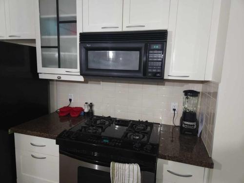 Chic Modern 2BR Yaletown Townhouse - Ultimate Comfort Convenience for a Prime Stays in Vancouver, Canada