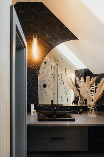 Fürdőszoba, Domek na Kaszubach z jacuzzi i sauną, jezioro, las, Kaszuby, Widokownia Bukowinki (Domek na Kaszubach z jacuzzi i sauna, jezioro, las, Kaszuby, Widokownia Bukowinki) in Chmielno