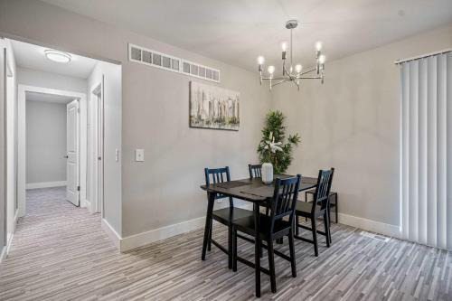 Cozy Two-Bedroom One-Bathroom Stay in Rochester Hills in Rochester Hills, USA