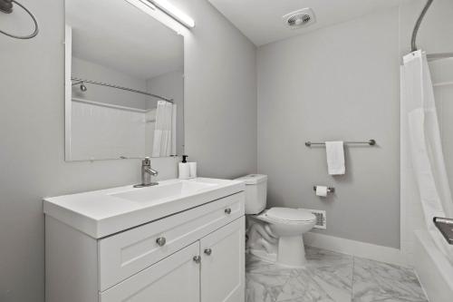 Cozy Two-Bedroom One-Bathroom Stay in Rochester Hills in Rochester Hills, USA