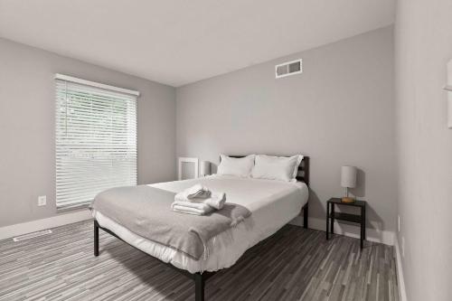 Stylish Two-Bedroom Two-Bathroom in Rochesters Historic District in Rochester Hills, USA