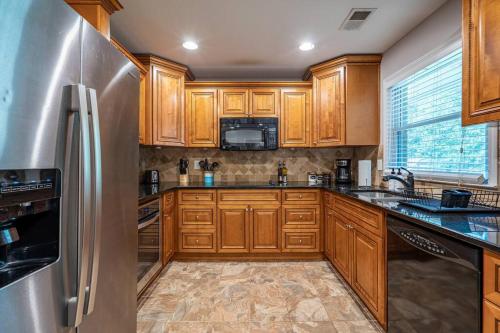 Gorgeous Home,Walk to The Brave,15min to downtown in Смірна (Джорджія)