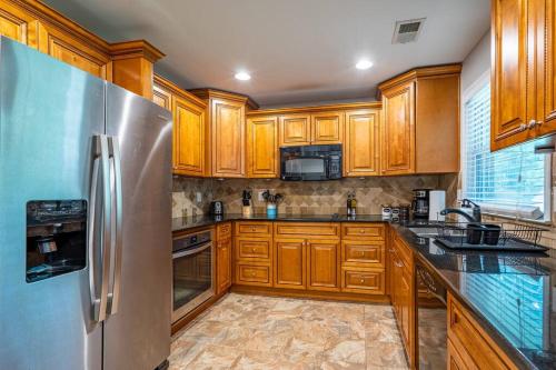 Gorgeous Home,Walk to The Brave,15min to downtown in Смірна (Джорджія)