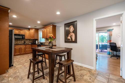 Gorgeous Home,Walk to The Brave,15min to downtown in Смірна (Джорджія)