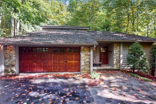 Cascades Getaway in Boone, USA